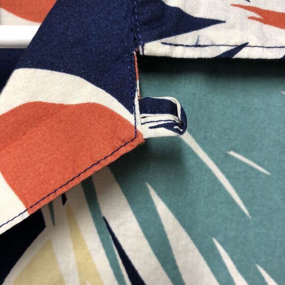 Lands’ End Hawaiian‎ Shirt Medium Navy Blue Floral Print Short Sleeve Casual - Picture 6 of 8